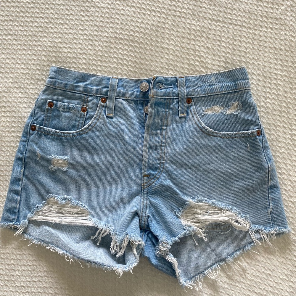 NWOT Levis Light Blue Denim Shorts